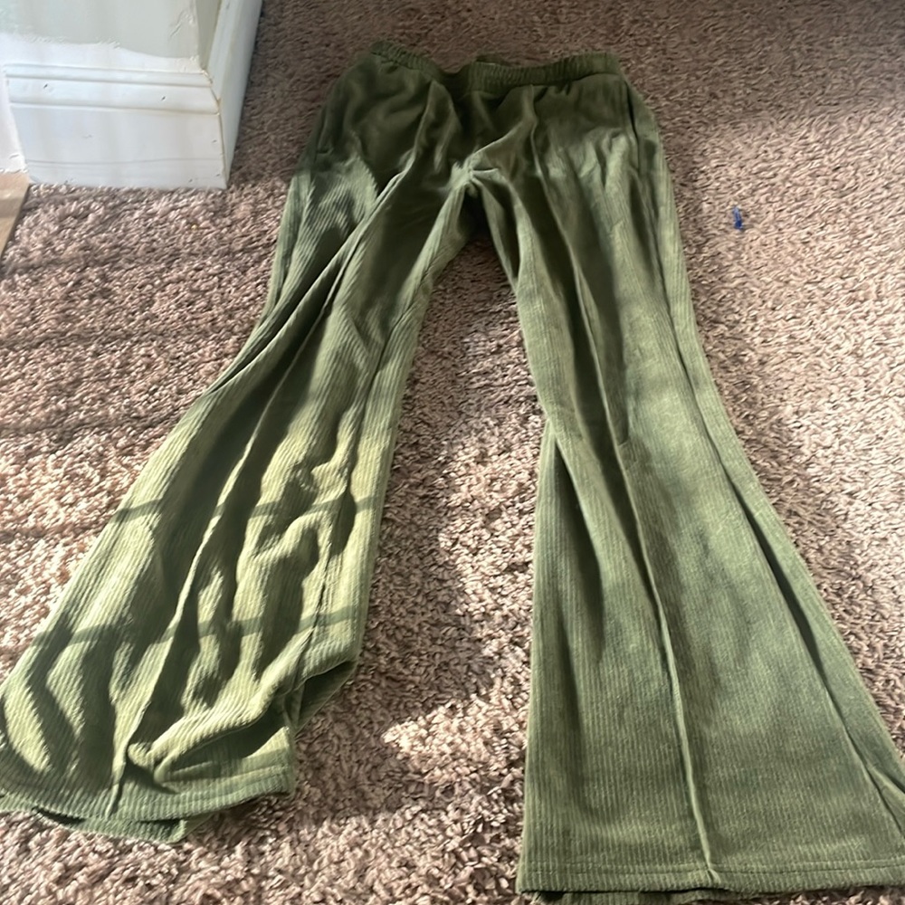 flare leggings worn once pretty new, nice fit, and it’s flattering.